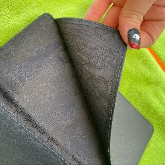 Michael Kors!!! Jet Set Large Trifold Wallet Black Leather Gold Pen & Checkbook - Picture 15 of 16